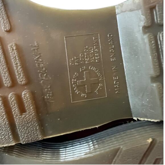 Vintage Dr. Martens Made In England Dark Red Suede Lace Up 6 Eye Boots Size 6 US - Picture 11 of 13